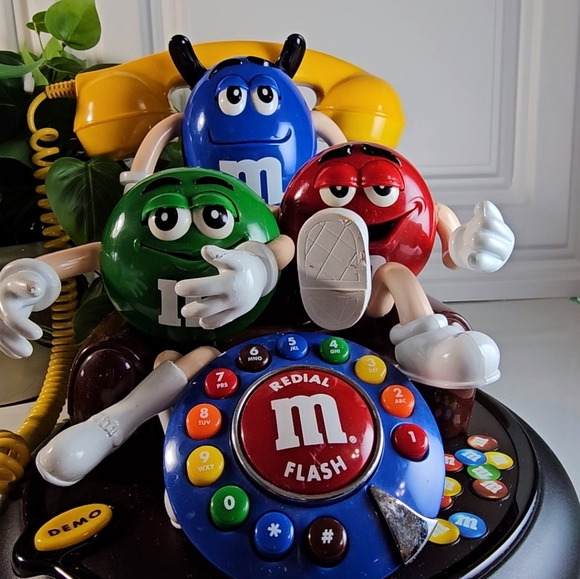 Vintage Animated M&M's Candy Landline Telephone M&Ms talks when the phone rings - Picture 7 of 12
